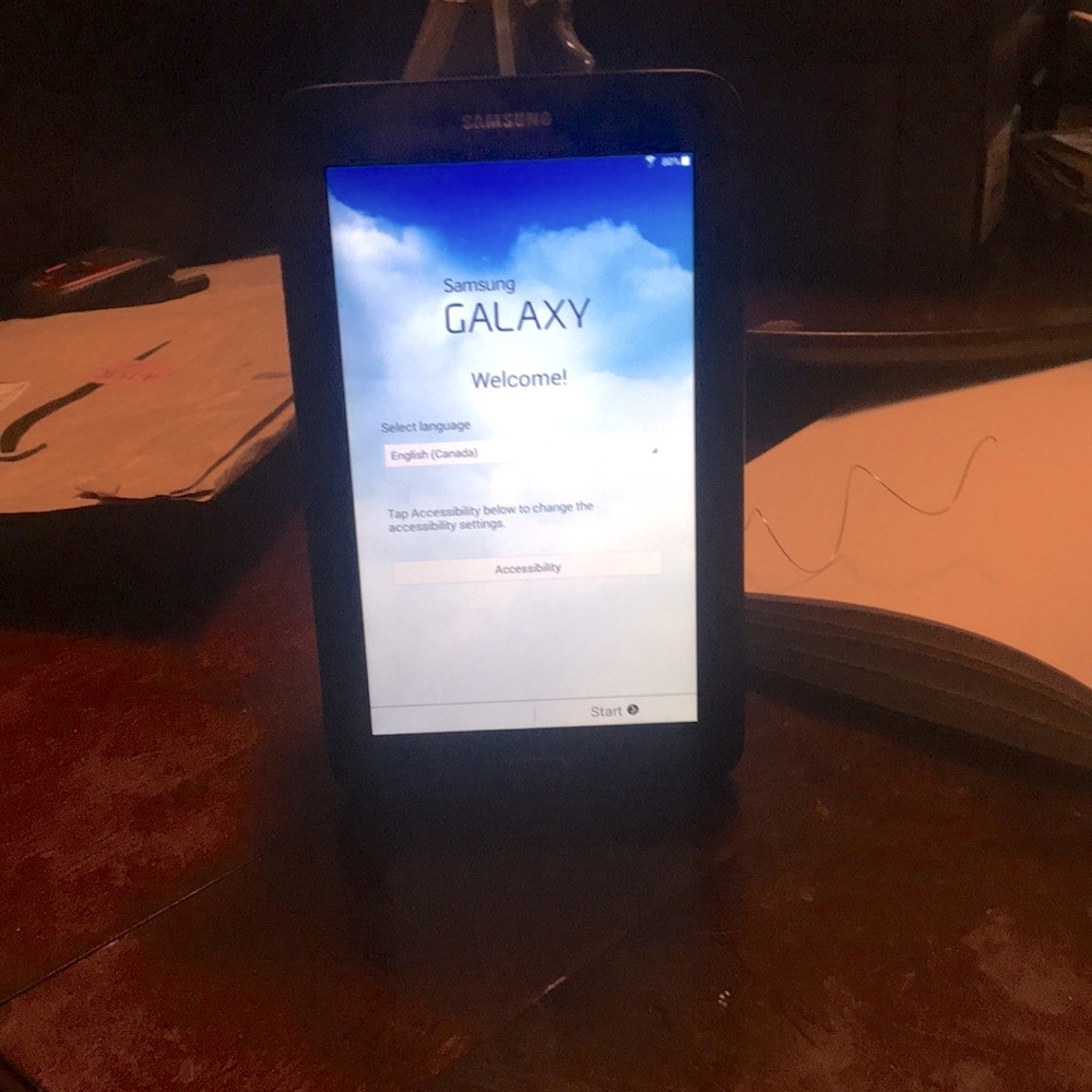 Samsung galaxy tablet 7 inches charger not included still works few scratches
